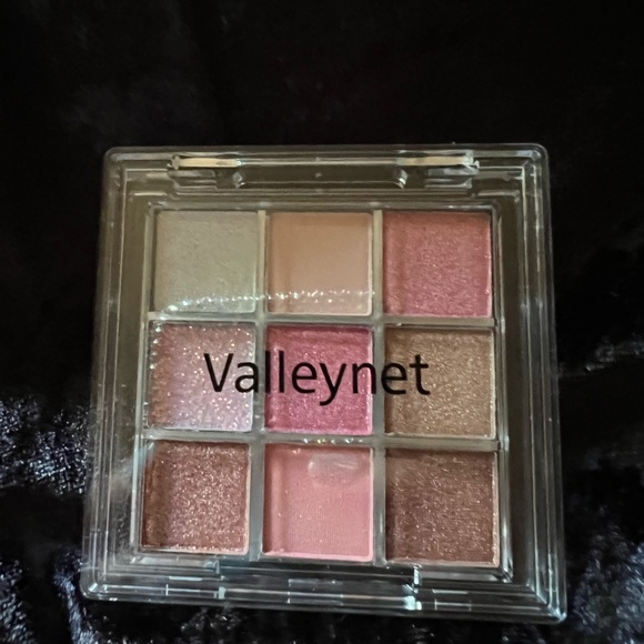 Valleynet Eyeshadow pallet. - Picture 2 of 2